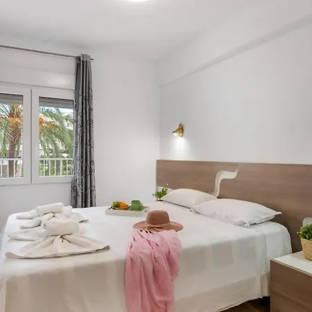 Penyon - Plusholidays Apartament *